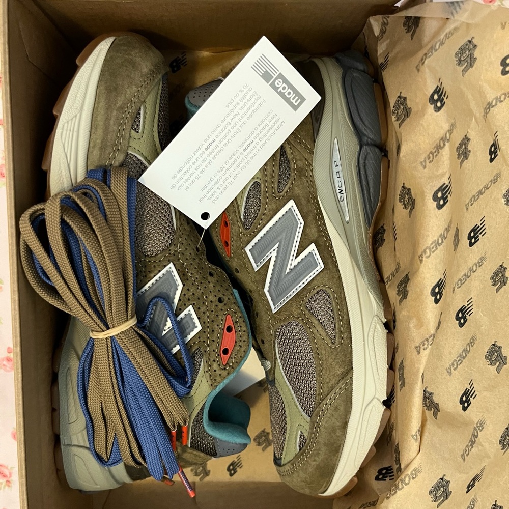 New Balance Bodega 990v3 Here to Stay size men 4.5/women 6.5